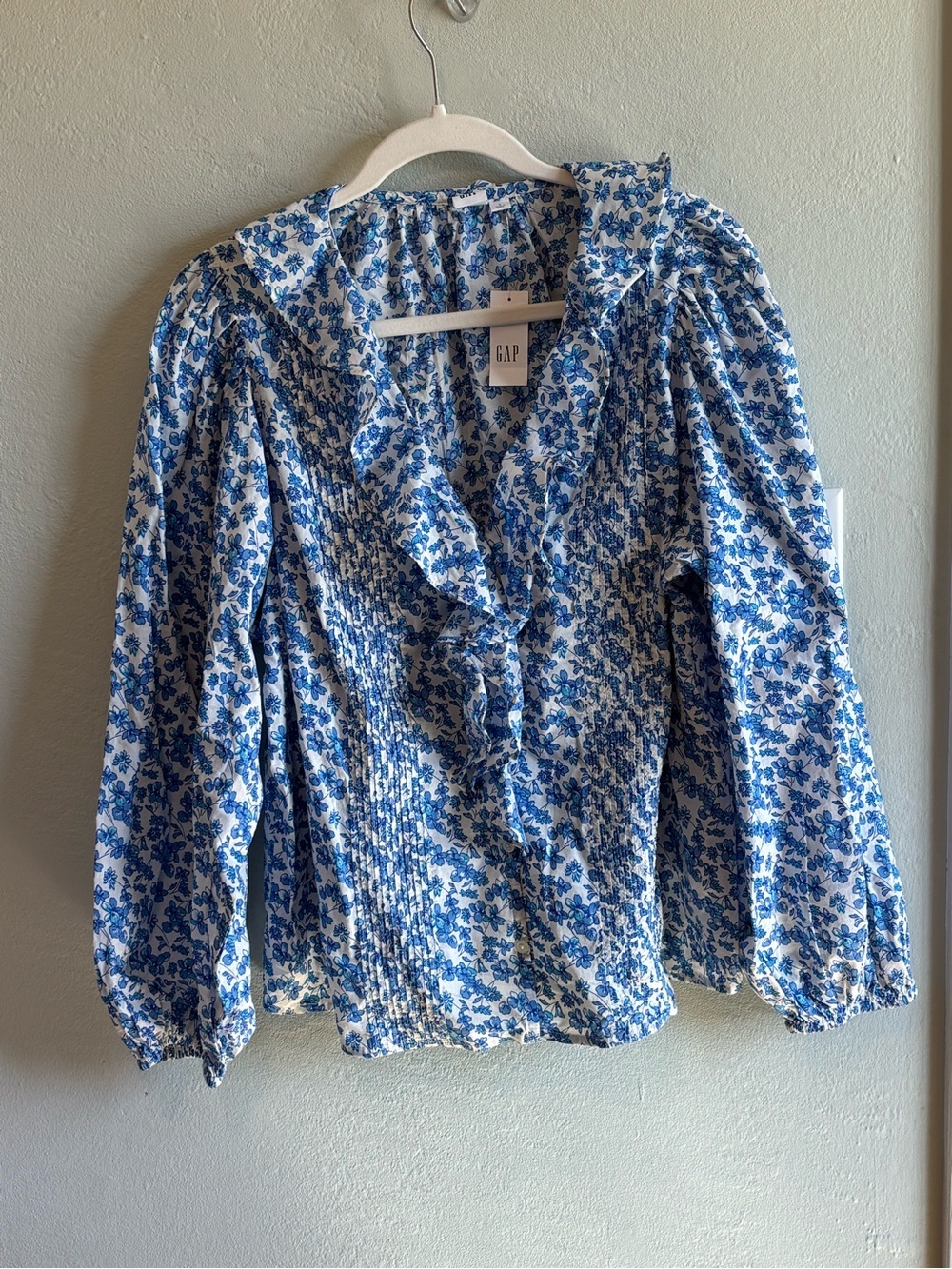 GAP White and Blue Floral Ruffle V-Neck Blouse L
